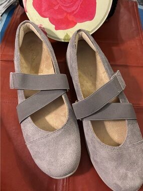 Vionic Gray Suede Mary Jane Flats with Crisscross Elastic Straps